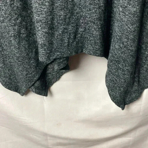 EXPRESS ONE ELEVEN WOMENS SIZE MEDIUM/LARGE COWL NECK SOFT GRAY SWEATER - Picture 4 of 11